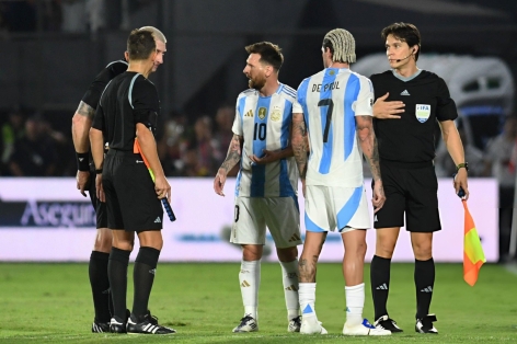 Argentina thua đau, Messi nổi cơn lôi đình với trọng tài