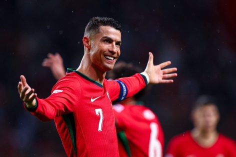 Ronaldo tỏa sáng, Bồ Đào Nha thắng tưng bừng tại Nations League