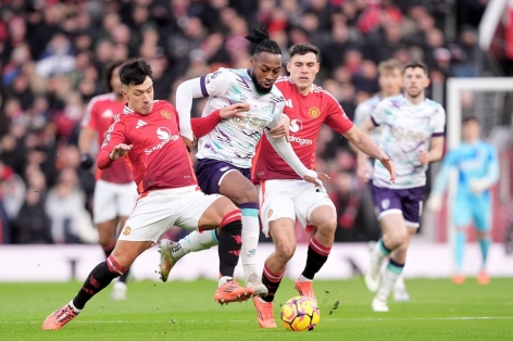 Hàng thủ báo hại, MU thua tan tành trên sân nhà Old Trafford