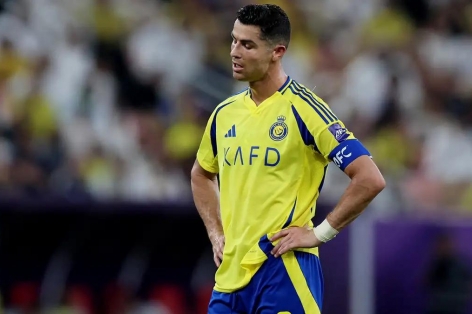 Ronaldo có động thái đầy cảm xúc khi Al Nassr bị loại cay đắng