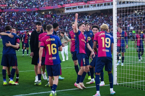 Cầu thủ Barca bật khóc sau chiến thắng nghẹt thở trước Real Madrid