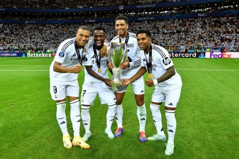 Mùa giải khép lại với ngôi sao Real Madrid, tương lai cũng mù mịt
