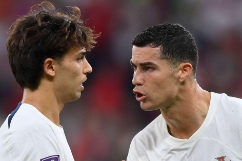 Ronaldo bất ngờ 'dằn mặt' đàn em Joao Felix tại Al Nassr