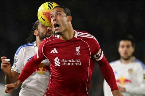 Liverpool đánh rơi chiến thắng trong ngày hàng thủ sụp đổ cuối trận