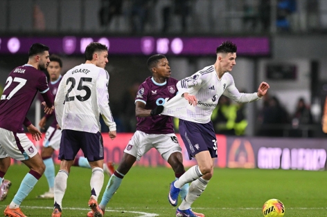 Sesko lập cú đúp, MU vẫn mất điểm trước đội đứng thứ 19