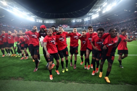 Đường đến chung kết C2 của Bayer Leverkusen: Bất khả chiến bại