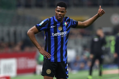 Denzel Dumfries đấu Barca: Đỉnh cao trở lại