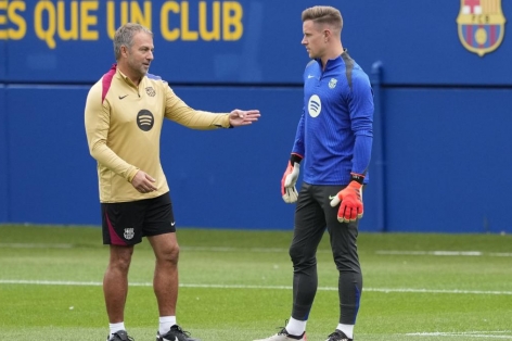 HLV Hansi Flick họp gấp với đội trưởng Barca