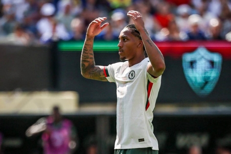Sao Chelsea lấy tân binh Joao Pedro để dọa PSG