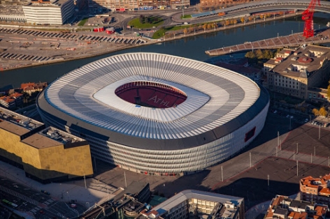 EURO 2021: Thành phố đầu tiên mất quyền đăng cai