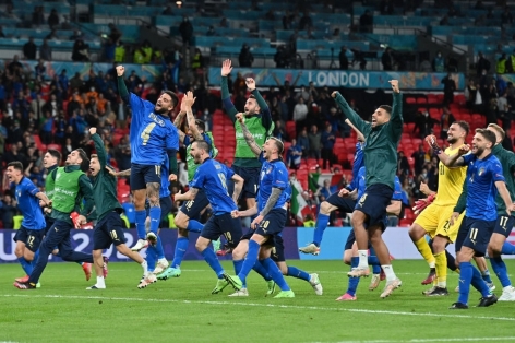 Italia vỡ òa sau loạt penalty nghẹt thở