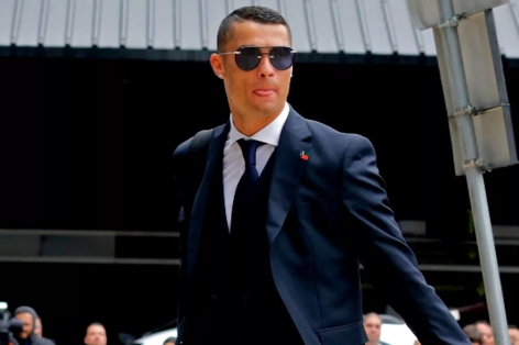 Chấp nhận bán Ronaldo, Juventus chọn xong người thay thế
