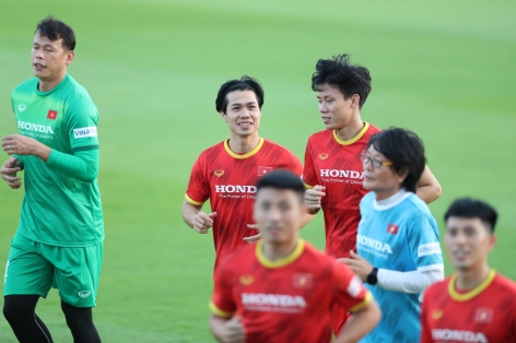ĐT Việt Nam tập buổi đầu tiên tại nước chủ nhà AFF Cup 2021