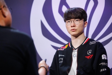Faker tiết lộ hậu trường T1, bất ngờ khen học trò cũ Poby