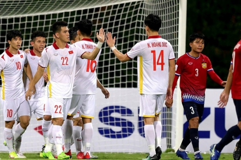 CĐV Việt Nam quá mạnh, Công Phượng sáng cửa nhận 'giải thưởng đặc biệt' tại AFF Cup