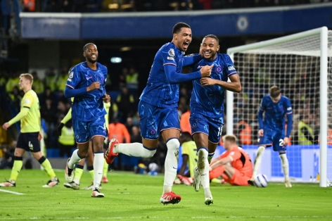 Vùi dập đội cuối bảng, Chelsea tạm quay trở lại top 4 NHA