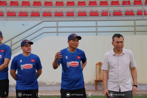 Chủ tịch VFF động viên ĐT nữ Việt Nam trước ngày đấu CLB Đức