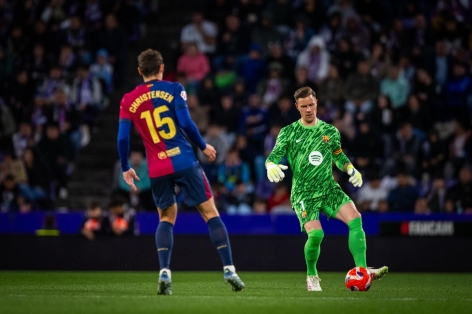 Hansi Flick quyết bán đội trưởng Barca vì tỏ thái độ