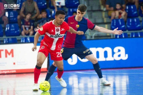 Ngôi sao Thái Lan xuất sắc đánh bại Barca, tiến gần đến chức vô địch