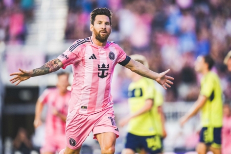 Messi lập siêu kỷ lục độc nhất lịch sử, vượt qua Ronaldo