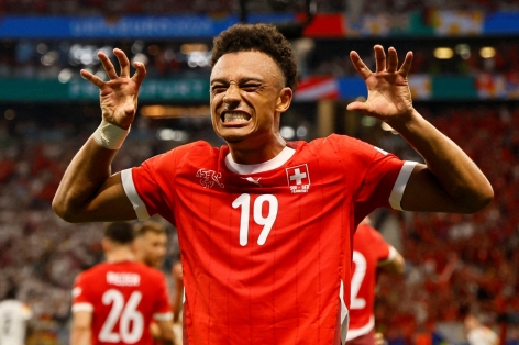 Chuyển nhượng MU 25/7: Vụ Antony 'có biến', quyết nẫng tay trên 'Neymar Thụy Sĩ'