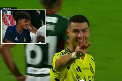 Giải mã màn ăn mừng của Ronaldo với con trai