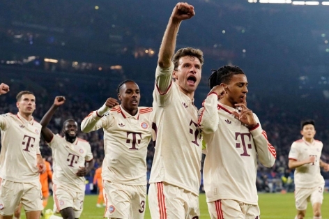 Bayern Munich thị uy sức mạnh, vươn lên top 8 cúp C1