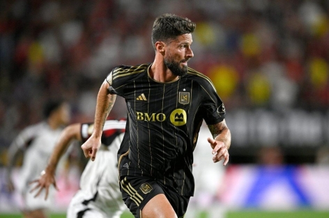 Olivier Giroud chính thức trở lại Ligue 1