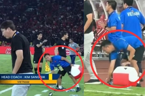 Bác sĩ U23 Việt Nam nói sự thật những chai nước ở đường biên
