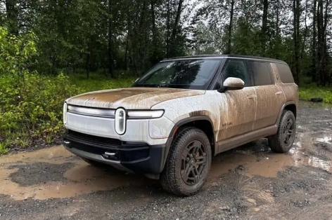 Rivian R1T - Bán tải điện vẫn chạy tốt sau khi bị lũ cuốn trôi hơn 100 dặm