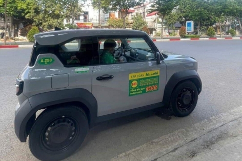 Lộ diện chiếc VinFast VF3 đầu tiên chạy taxi