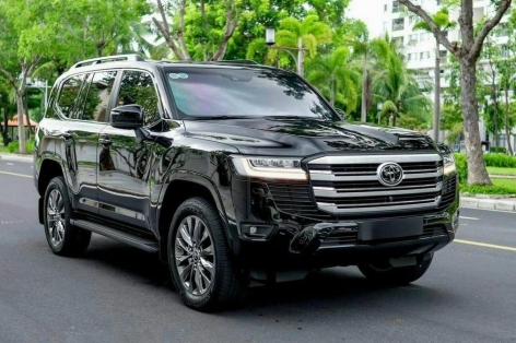 Toyota Land Cruiser 2021 rao bán cao hơn giá niêm yết tại đại lý sau 3 năm sử dụng