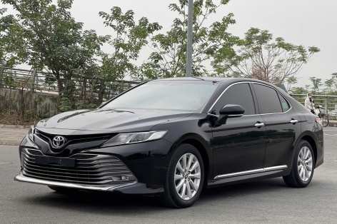 Toyota Camry 2020 rao bán ngang xe hạng C sau 4 năm lăn bánh