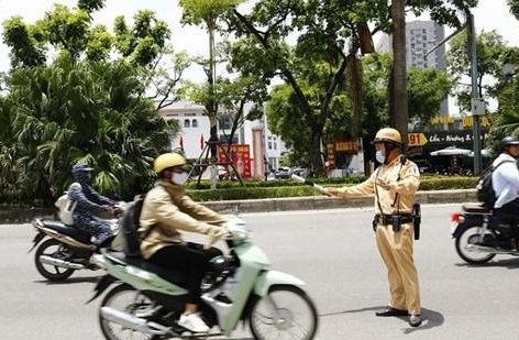 Phạt nặng lỗi sử dụng sai đèn xi nhan, cao nhất lên tới 14 triệu đồng