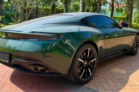 Lăn bánh 1.300 km, Aston Martin DB11 2022 'rẻ' gần 5 tỷ đồng so với mua mới