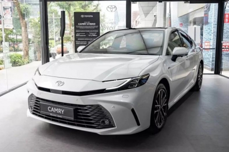 Toyota Camry 2.0Q 2025 chưa kịp ra biển số đã lên sàn xe cũ với giá hấp dẫn