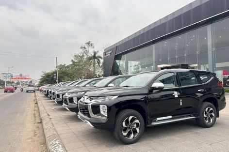 Mitsubishi Pajero Sport bản máy xăng mở bán với số lượng nhỏ giọt, cắt giảm trang bị quan trọng