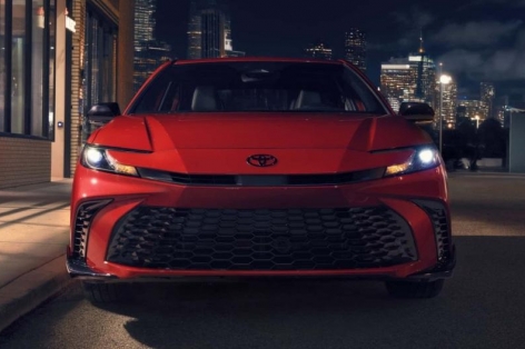Toyota Camry Nightshade 2025 lộ diện: Bản nâng cấp thể thao cho tín đồ hybrid