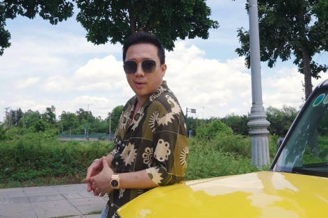 Trấn Thành “tậu” VinFast VF 3 với màn review cực duyên