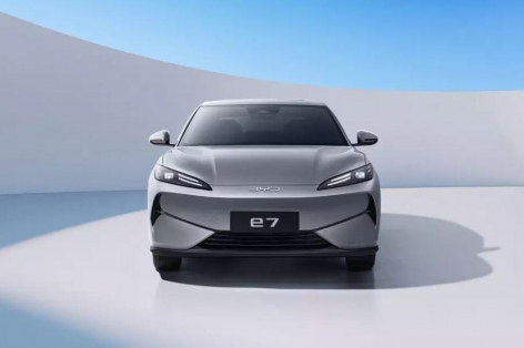 BYD trình làng e7: Sedan điện rộng rãi, giá quy đổi chỉ hơn 360 triệu, pin “trâu” 520 km