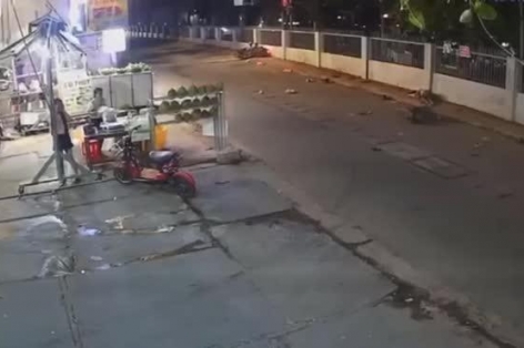 Ô tô lấn làn tông liên hoàn ba xe máy ở Đồng Nai, 5 người bị thương