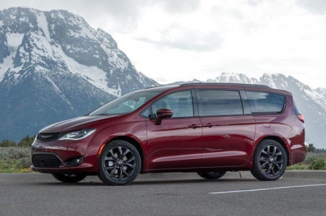 Chrysler Pacifica bí ẩn xuất hiện tại Hà Nội: Xe tự lái đang âm thầm thử nghiệm ở Việt Nam?