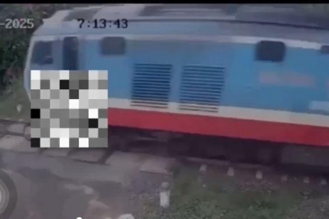 Hai người tử vong tại chỗ sau khi vượt rào chắn đường sắt ở Phú Yên