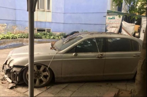 Bentley 'chục tỷ' bị bỏ rơi giữa phố: Điều gì khiến siêu xe thành “sắt vụn”?