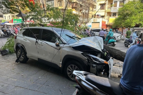 Tai nạn kinh hoàng ở Hà Nội: Bị ô tô hất văng 3 mét, nạn nhân kể lại giây phút 'bay' giữa phố Trần Đại Nghĩa