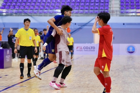 NÓNG: Trọng tài 'cướp bàn thắng, khiến Việt Nam thua đau Thái Lan