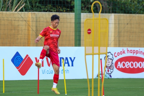 Tiền vệ ĐT Việt Nam gặp sự cố hi hữu trước trận mở màn AFF Cup