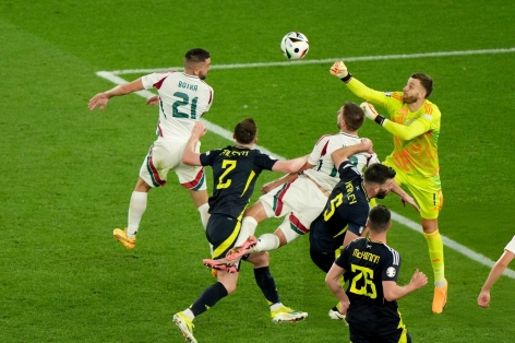 Thủ môn Scotland nói gì khi va chạm khiến cầu thủ Hungary bất tỉnh?