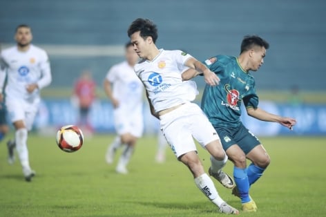 Trực tiếp HAGL vs Nam Định: Xuân Son đá chính