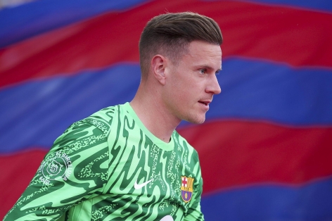 Đội trưởng Barcelona đòi lại suất bắt chính từ Szczesny